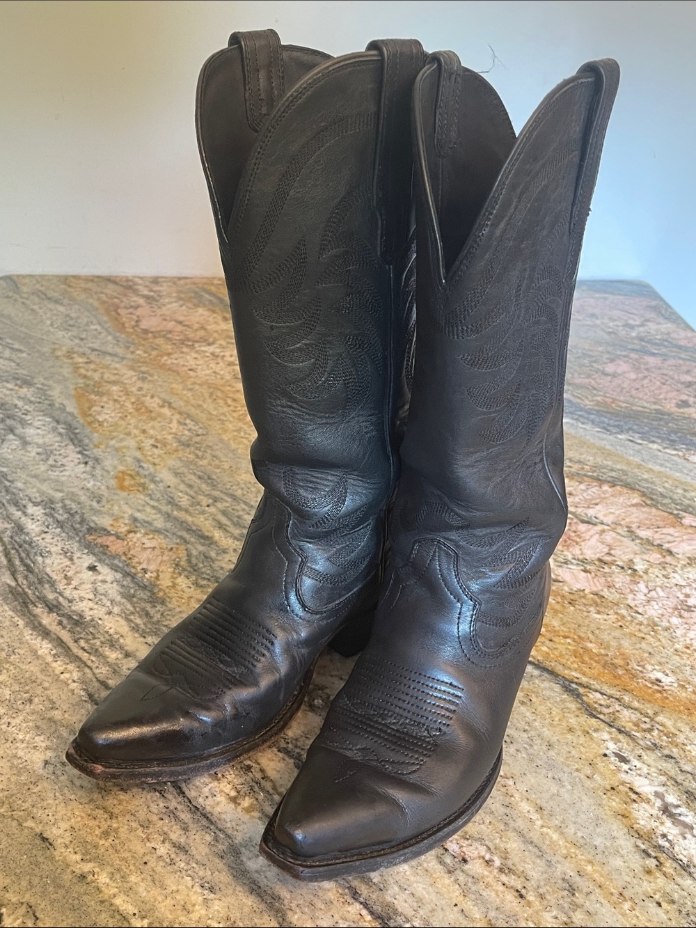 Tecovas  ‘ The Annie ‘ Black Western Boots
Size 8